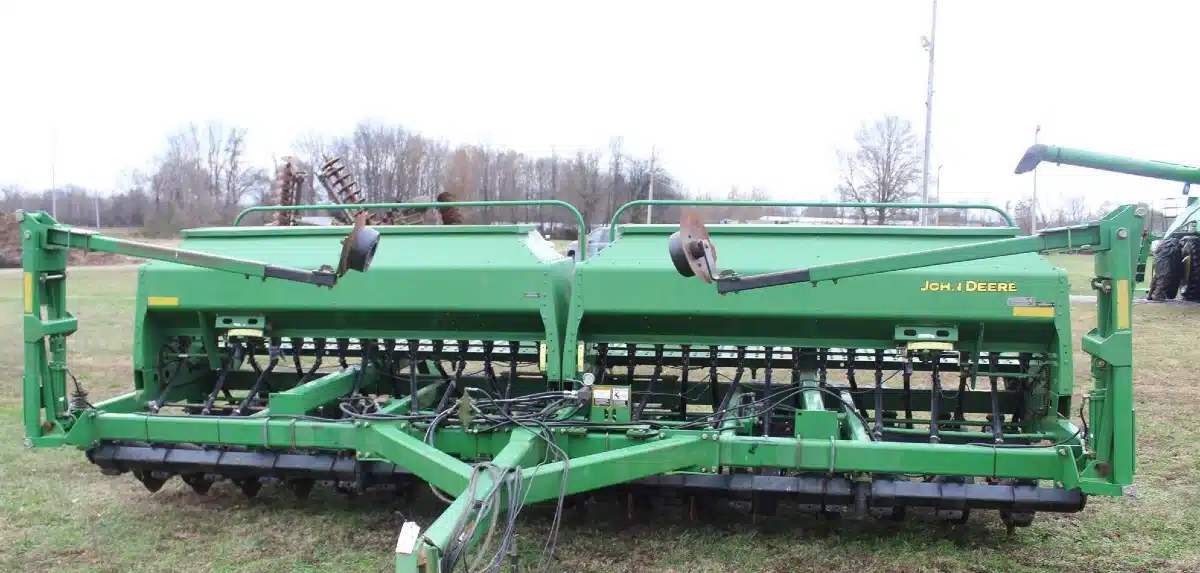 Gallery image 2 for Used 2007 John Deere 1590 Drill