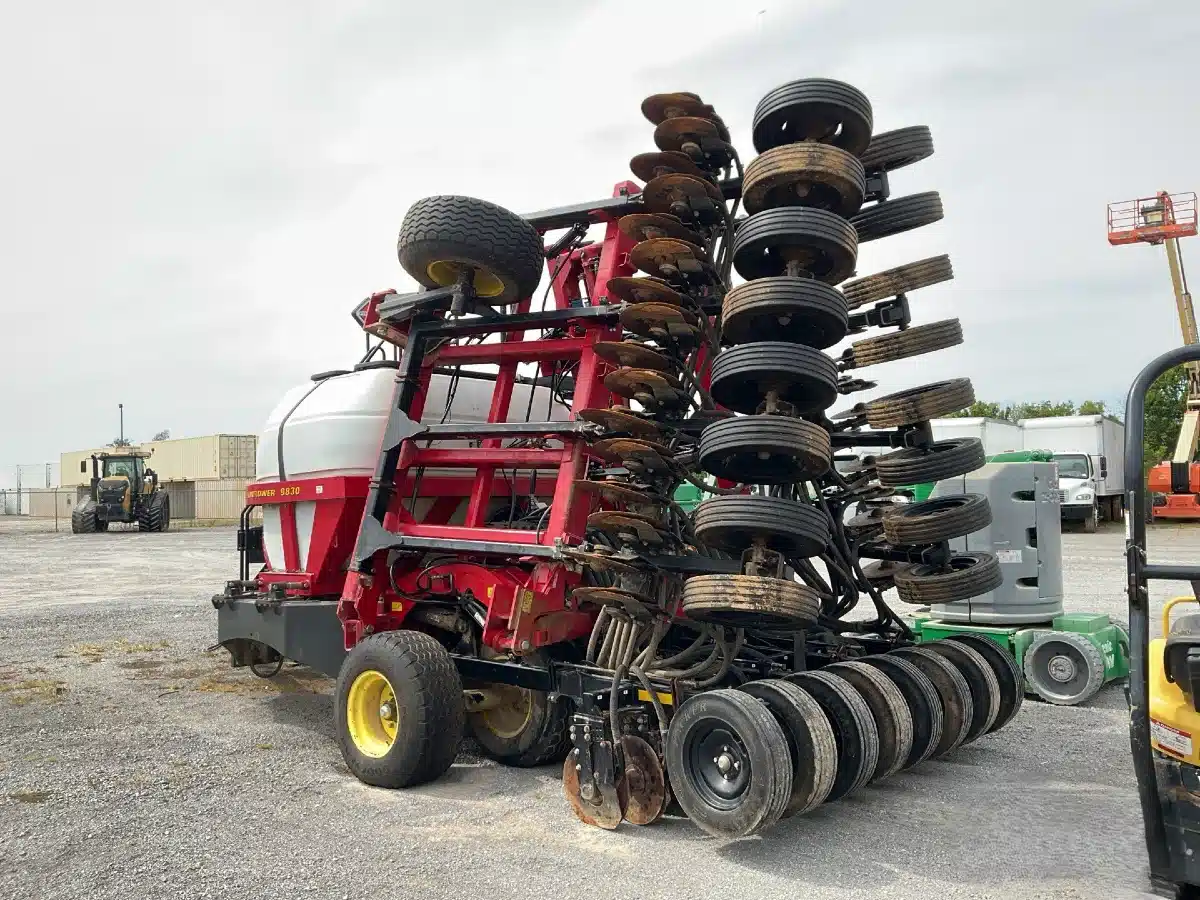 Gallery image 2 for 2017 Sunflower 9830NT Air Seeder