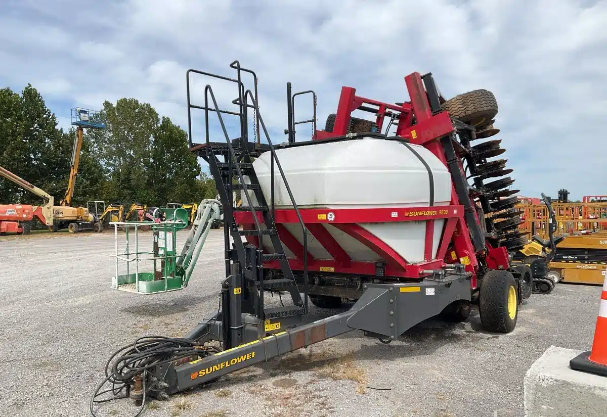 2017 Sunflower 9830NT Air Seeder