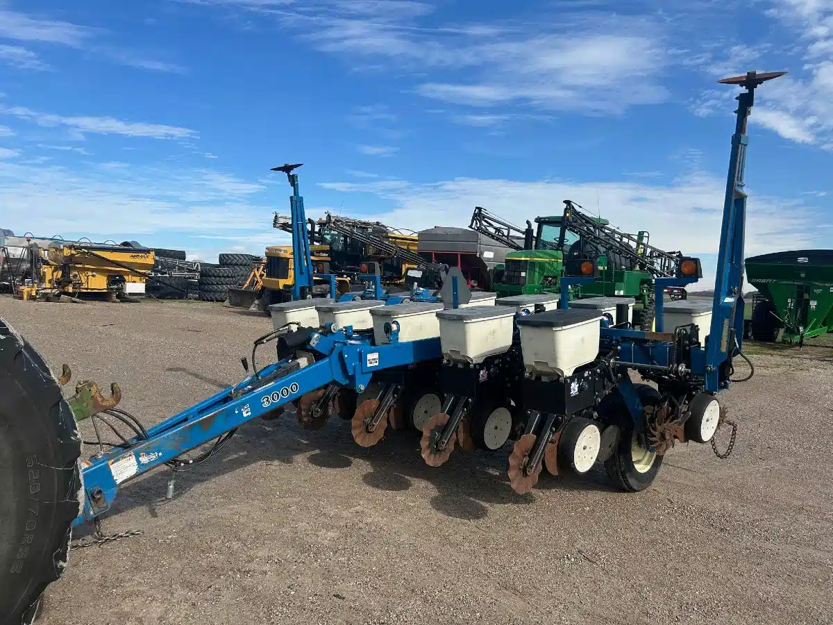 Gallery image 1 for 2005 Kinze 3000 Planter