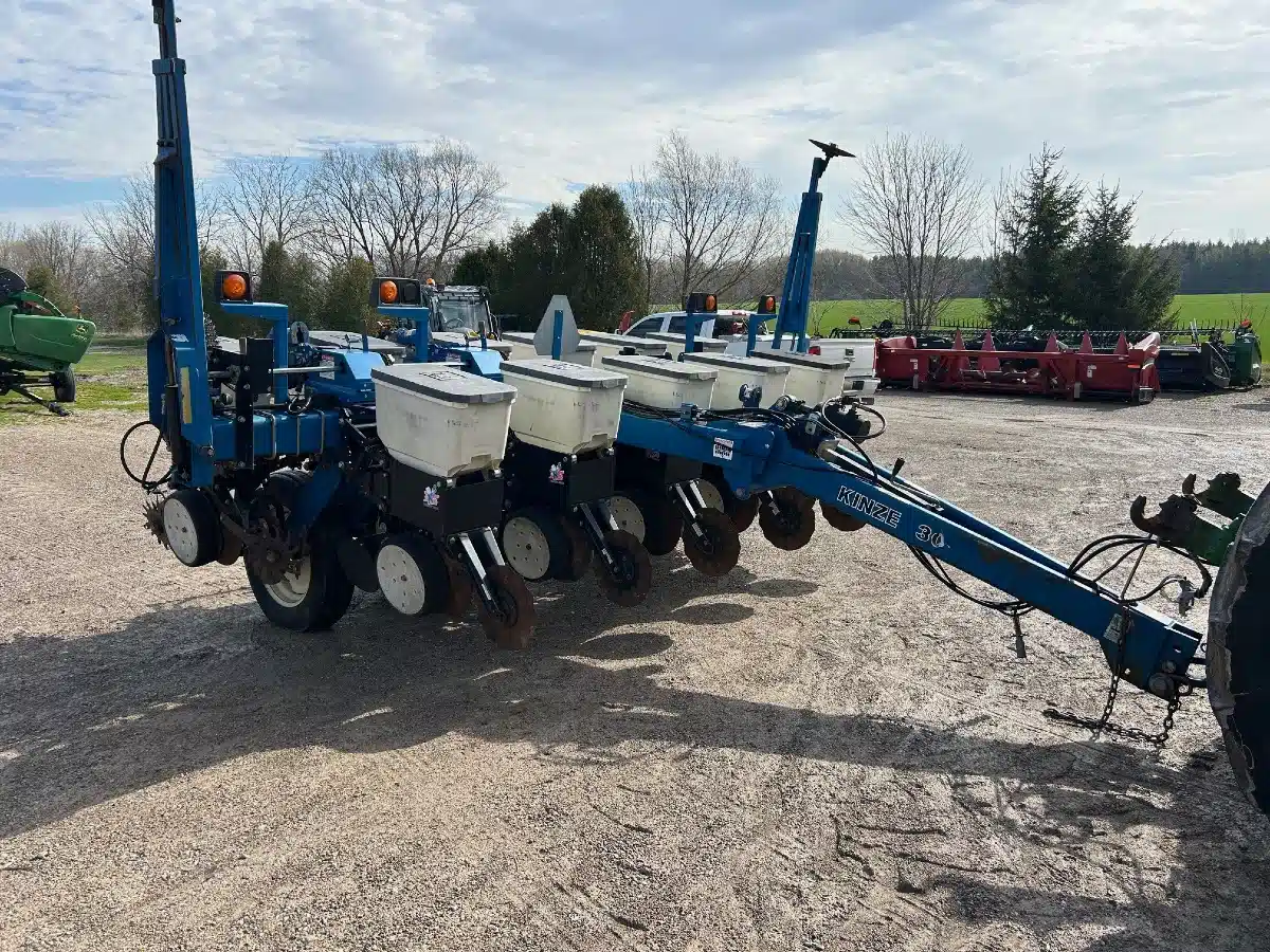 Gallery image 2 for 2005 Kinze 3000 Planter