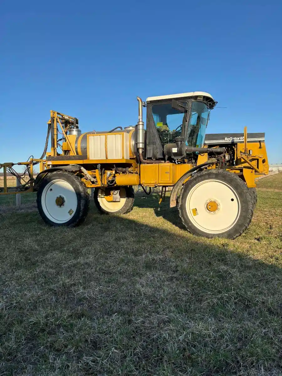 Gallery image 2 for 1999 RoGator 854 Sprayer - Self Propelled