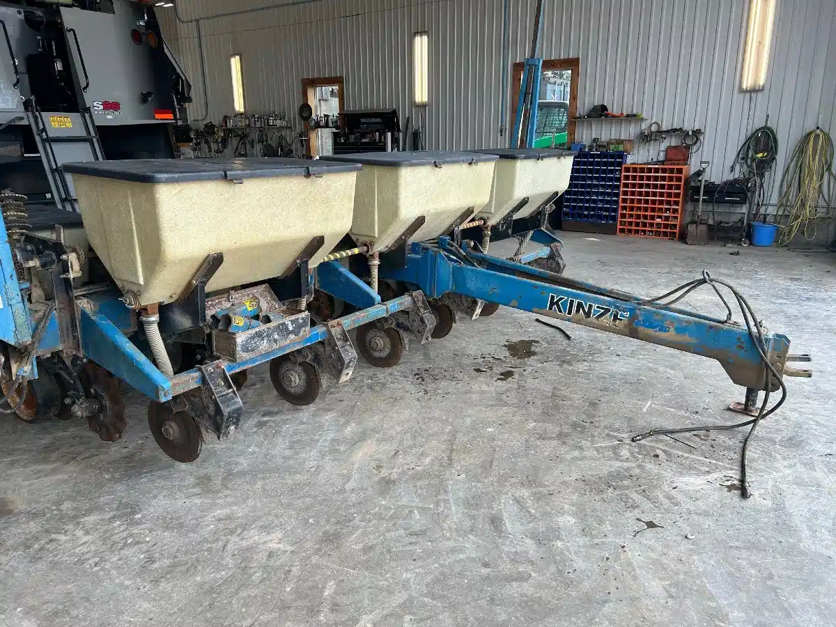 Gallery image 1 for Kinze 2000 Planter