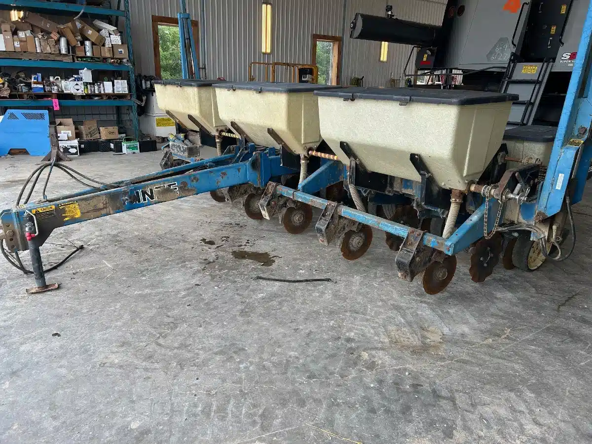 Gallery image 2 for Kinze 2000 Planter