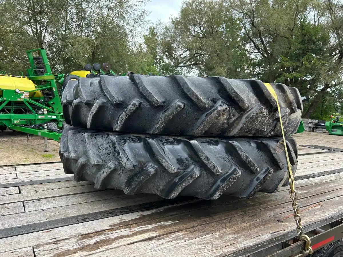 Photo de la Galerie 2 pour Goodyear 380/90R54 Pneus