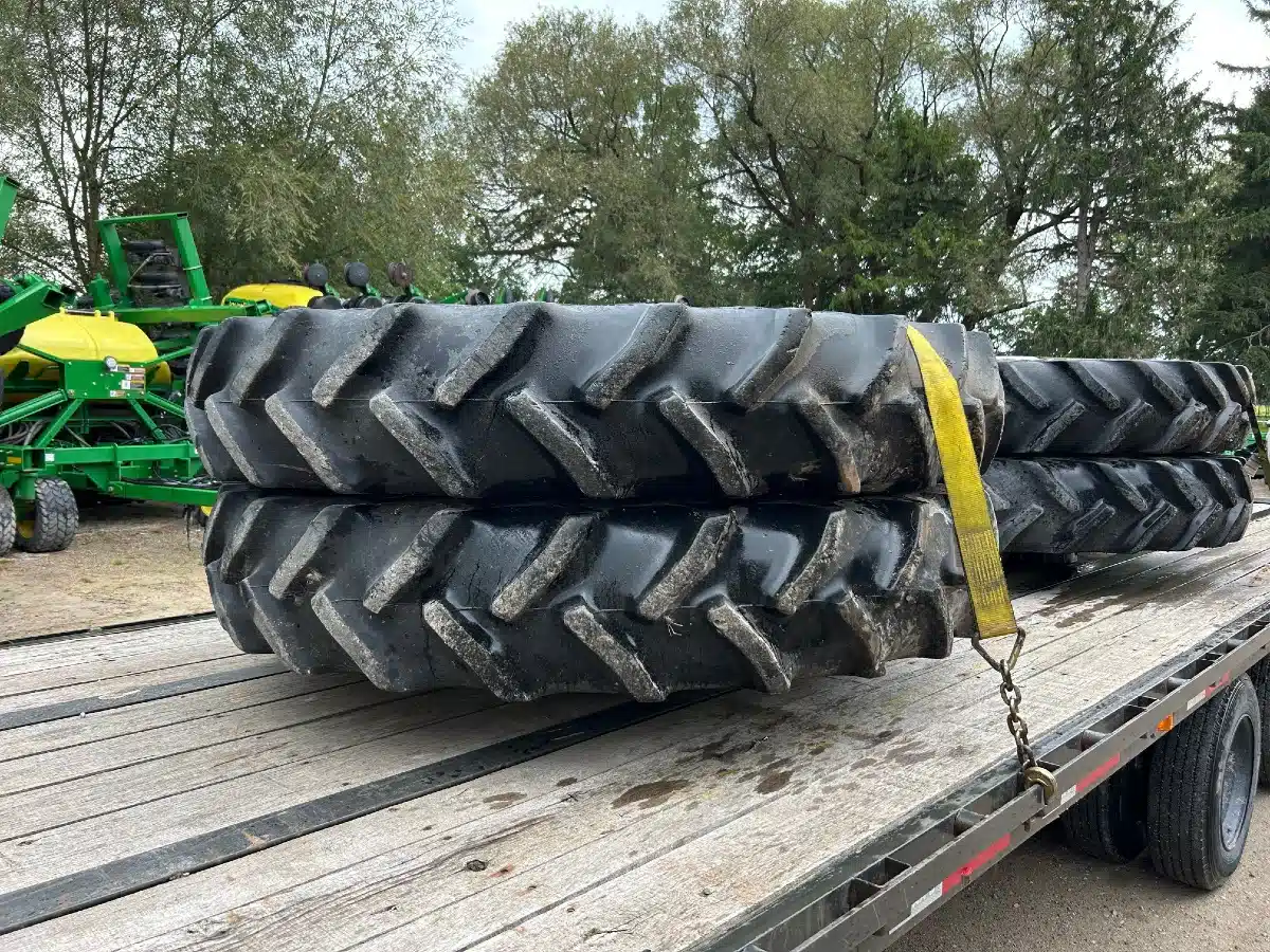 Photo de la Galerie 1 pour Goodyear 380/90R54 Pneus