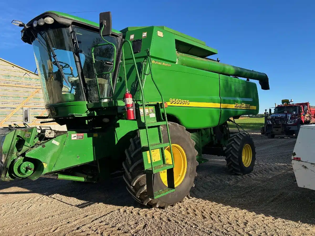 Gallery image 2 for 2006 John Deere 9560 STS Combine