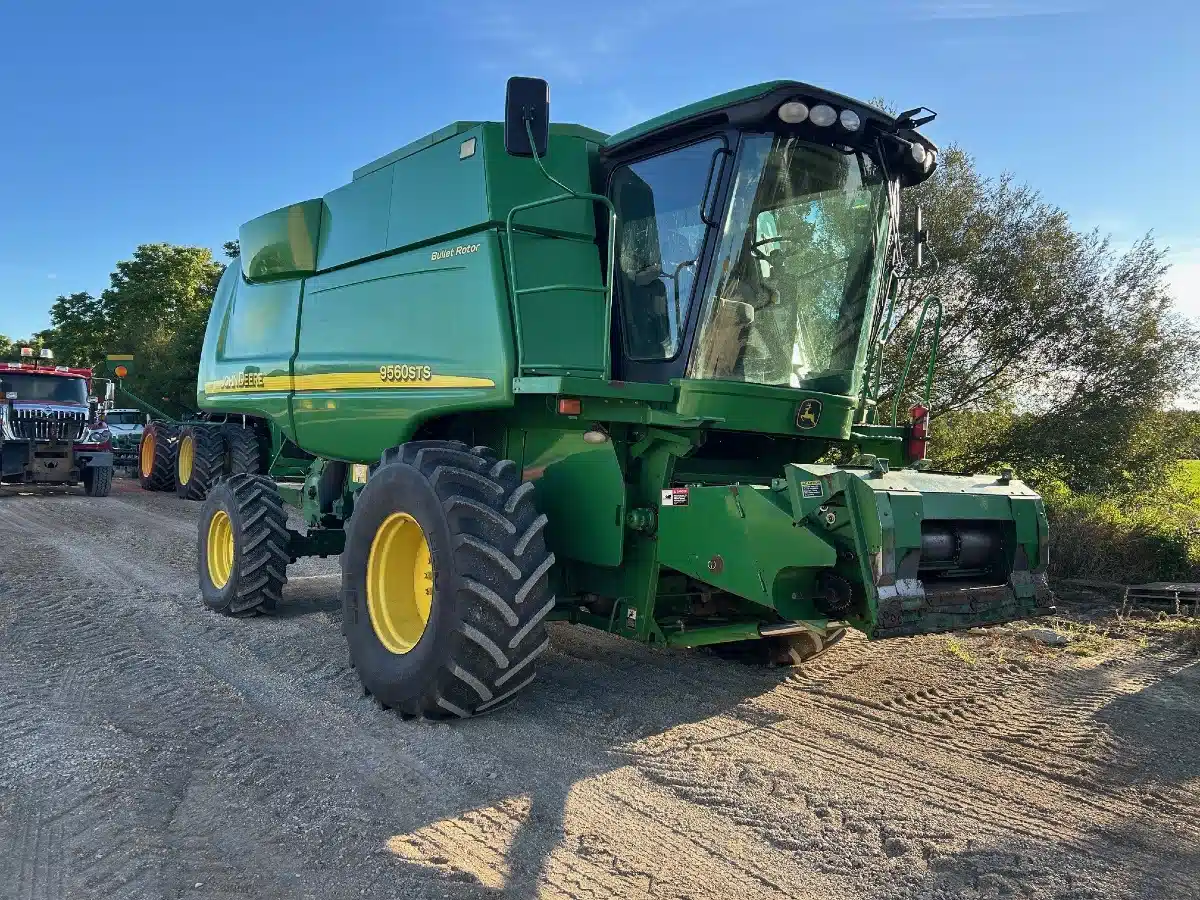 Gallery image 1 for 2006 John Deere 9560 STS Combine