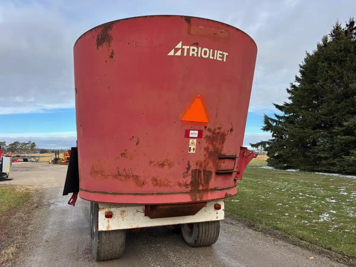 Gallery image 1 for Used Trioliet 2-2400 TMR Mixer