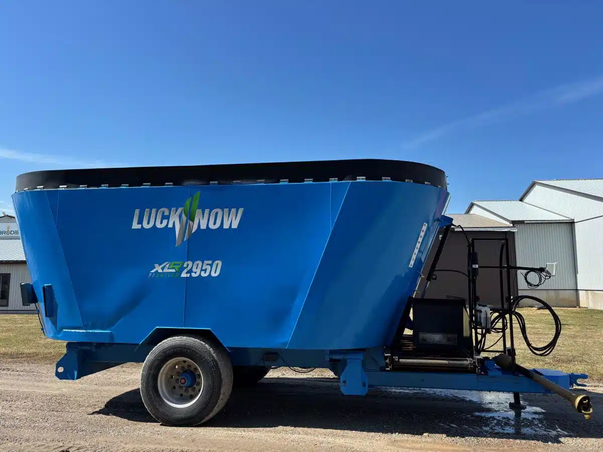 Gallery image 1 for Lucknow 2950 TMR Mixer