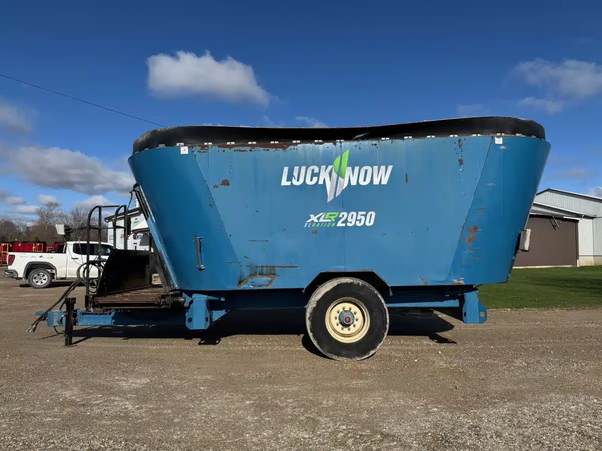 Gallery image 1 for Used Lucknow 2950 TMR Mixer