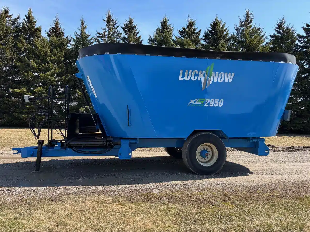 Gallery image 2 for Lucknow 2950 TMR Mixer