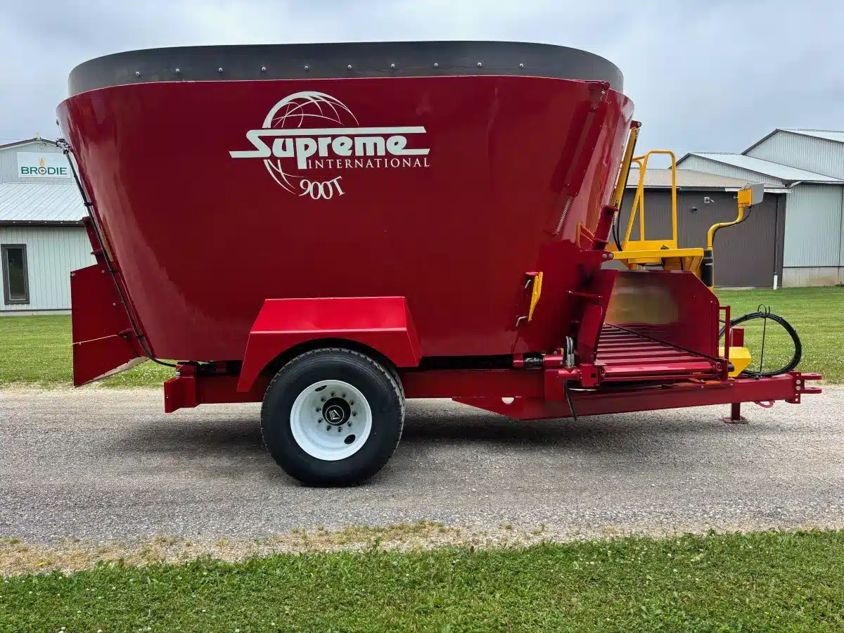 Gallery image 2 for New 2025 Supreme 900T Feed Wagon