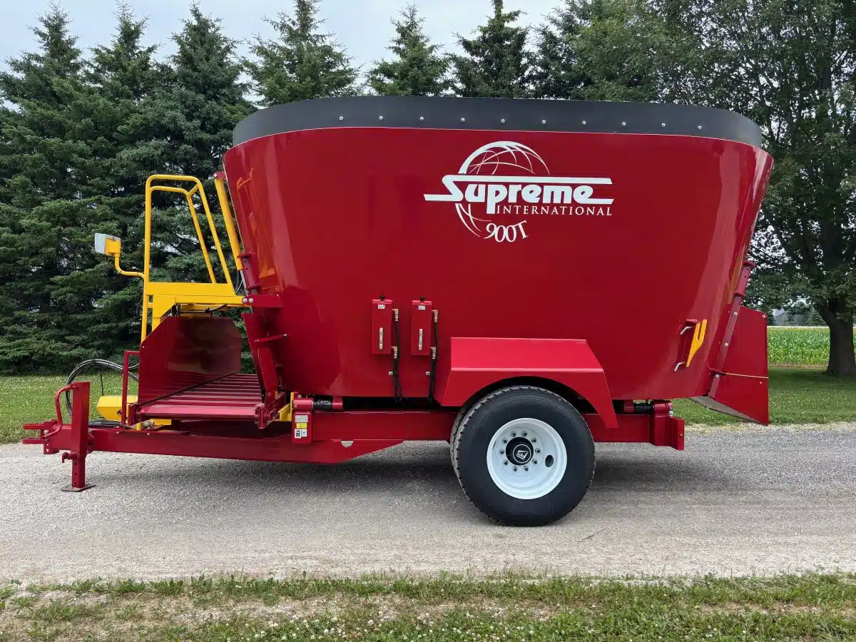 Gallery image 1 for New 2025 Supreme 900T Feed Wagon