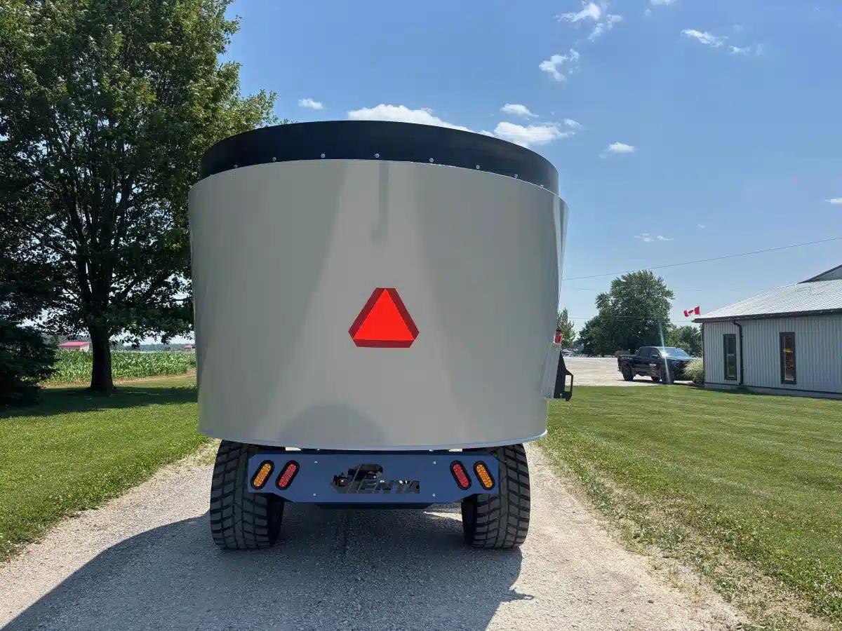Gallery image 2 for New 2025 Penta 4540 TMR Mixer