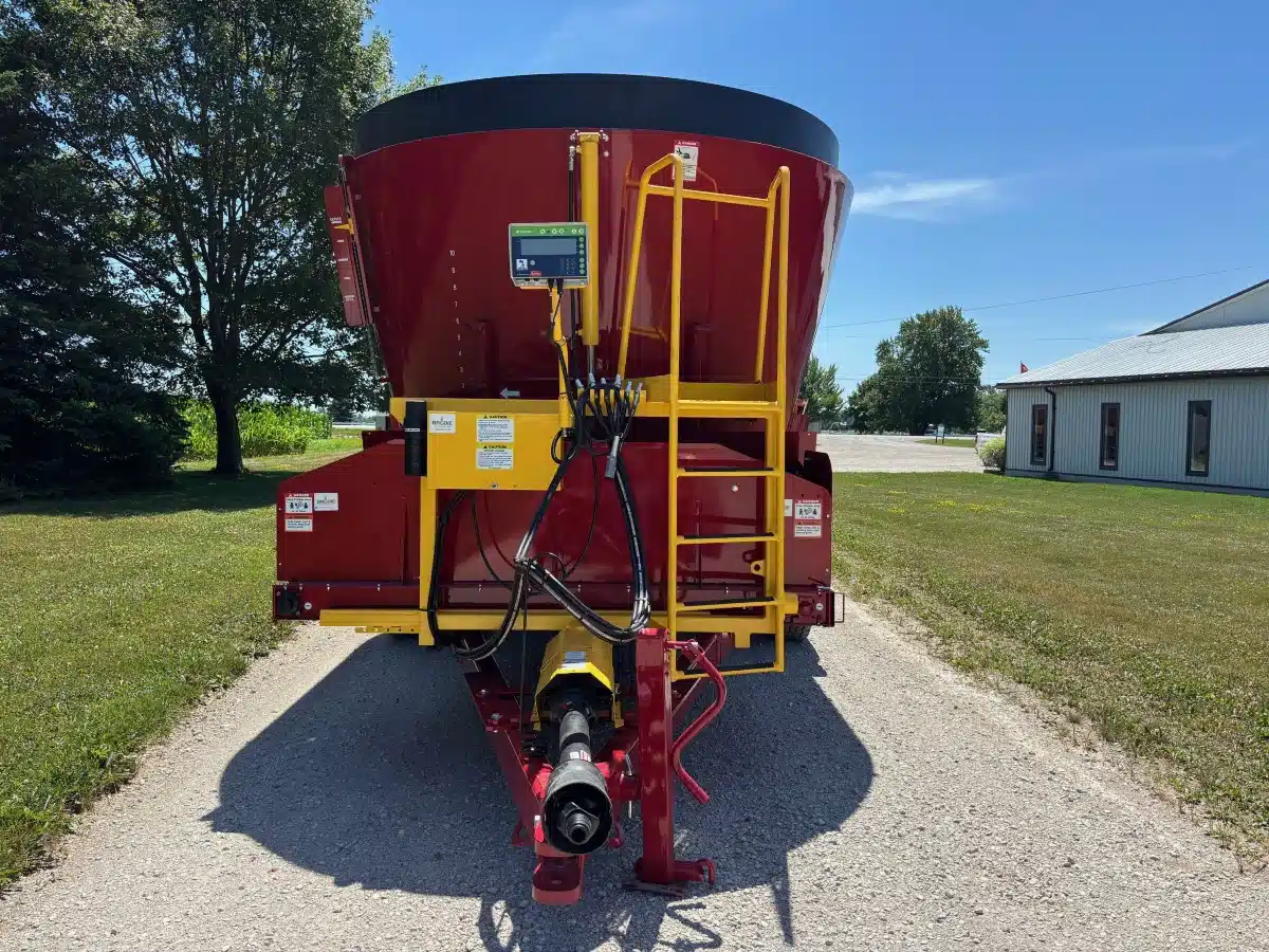 Gallery image 2 for New 2025 Supreme 900T Feed Wagon