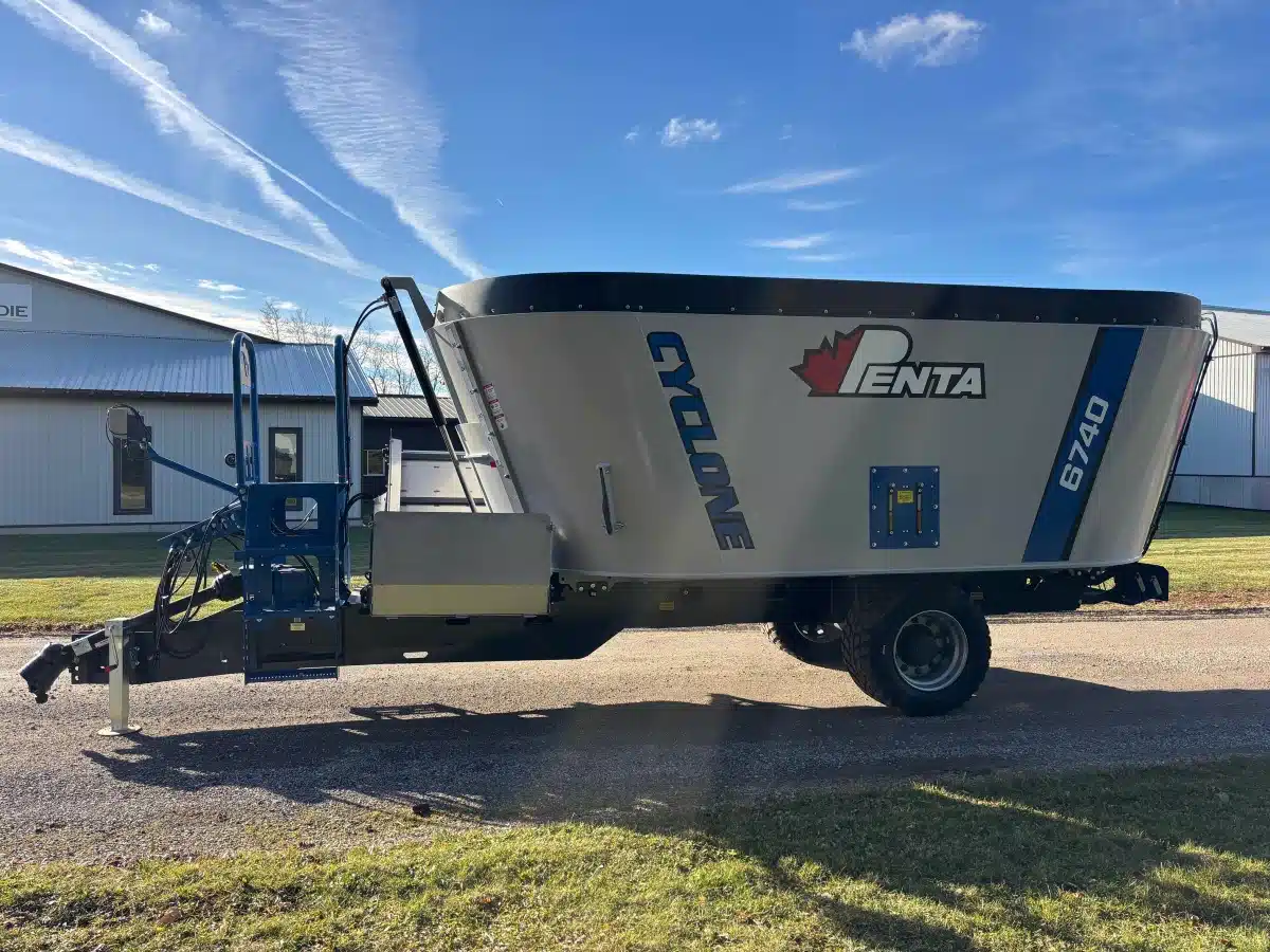 Gallery image 2 for New 2025 Penta 6740 TMR Mixer