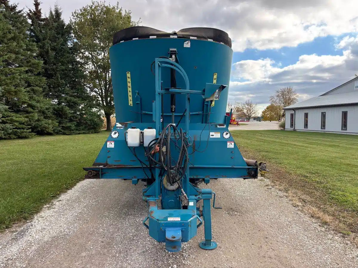 Gallery image 2 for Used Lucknow 2270 TMR Mixer