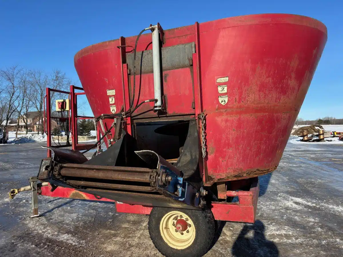 Gallery image 2 for Used Jaylor 1500 TMR Mixer