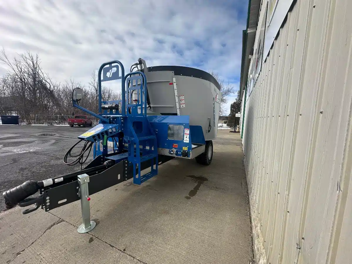 Gallery image 2 for 2026 Penta 4540 TMR Mixer