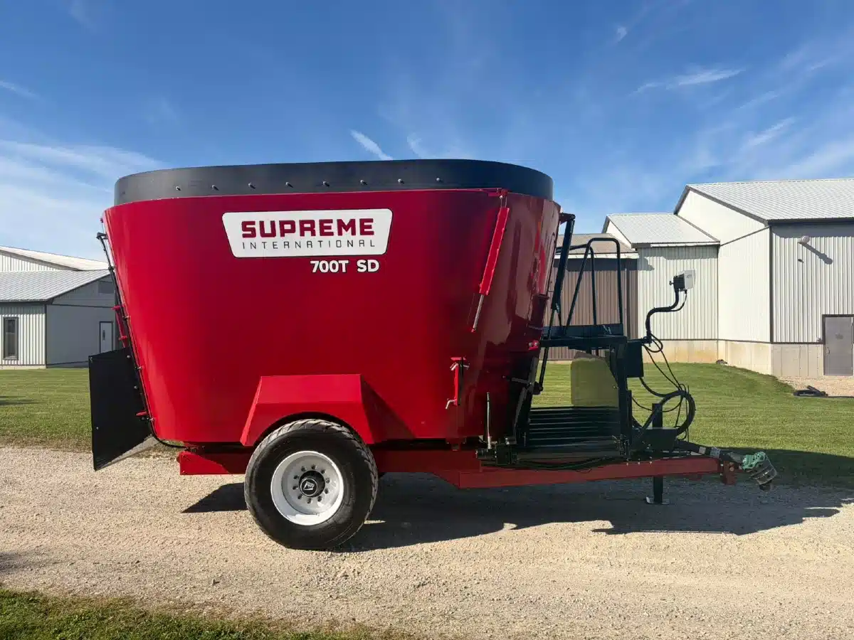 Gallery image 1 for 2027 Supreme 700T TMR Mixer