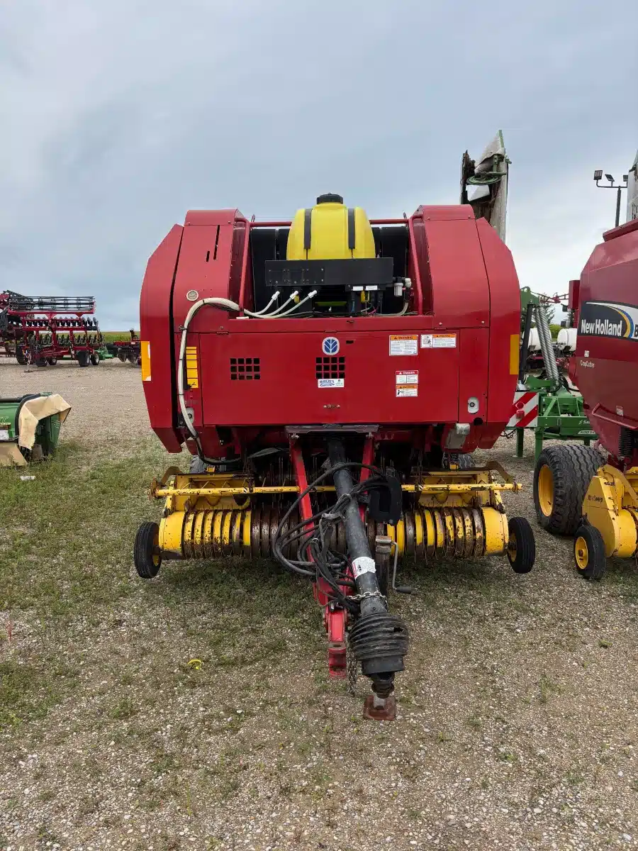 Gallery image 1 for Used 2003 New Holland BR740 Round Baler