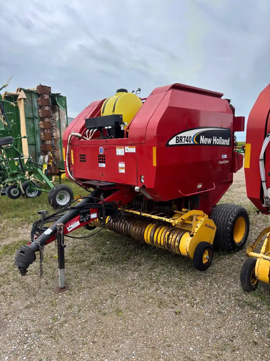 Gallery image 2 for Used 2003 New Holland BR740 Round Baler