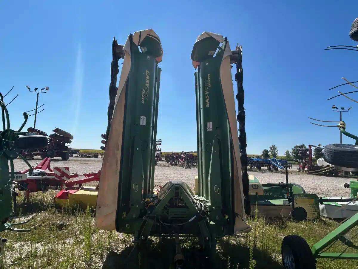 Gallery image 2 for Used 2015 Krone B1000CV Disc Mower Conditioner