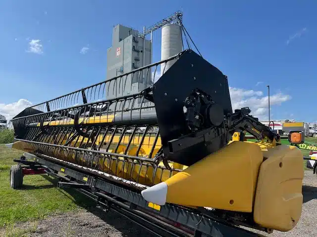 Gallery image 2 for Used 2012 New Holland 740CF Header - Flex