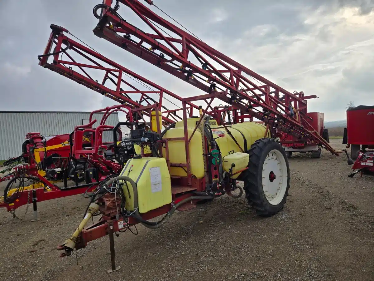Gallery image 2 for 1900 Hardi NAVIGATOR 1000 Sprayer - Pull Type
