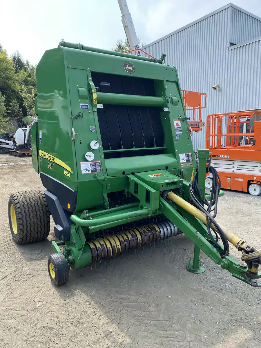 Gallery image 2 for Used 2012 John Deere 854 Round Baler