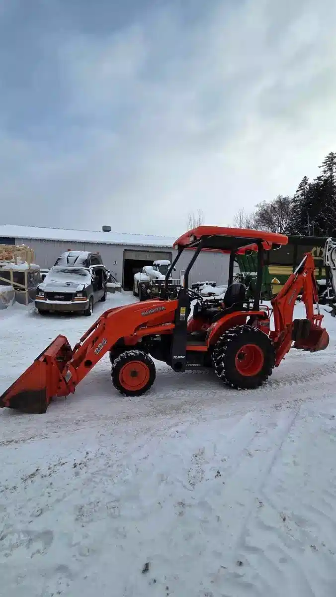 Gallery image 2 for Used 2009 Kubota B26 Tractor