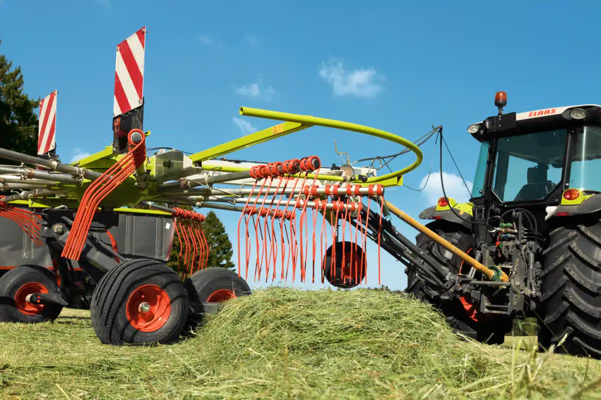 Gallery image 1 for 2021 CLAAS Liner 450T Rotor Trailed Rotary Hay Rake