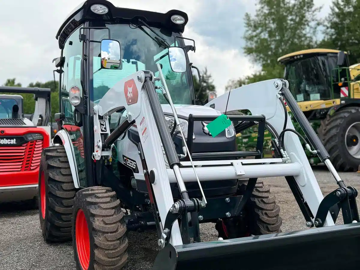 Photo de la Galerie 2 pour 2026 Bobcat CT2535 Compact Tractor Tracteur
