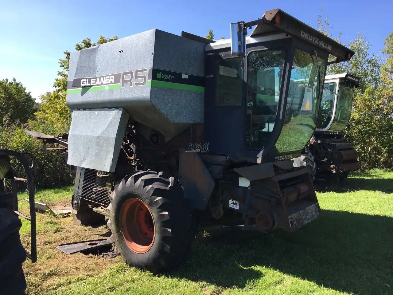 Gallery image 1 for Used Gleaner R5 Combine