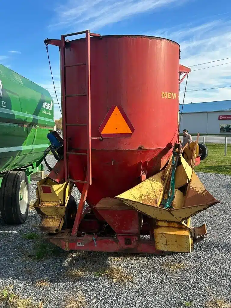 Gallery image 2 for New Holland 350 Mix Mill