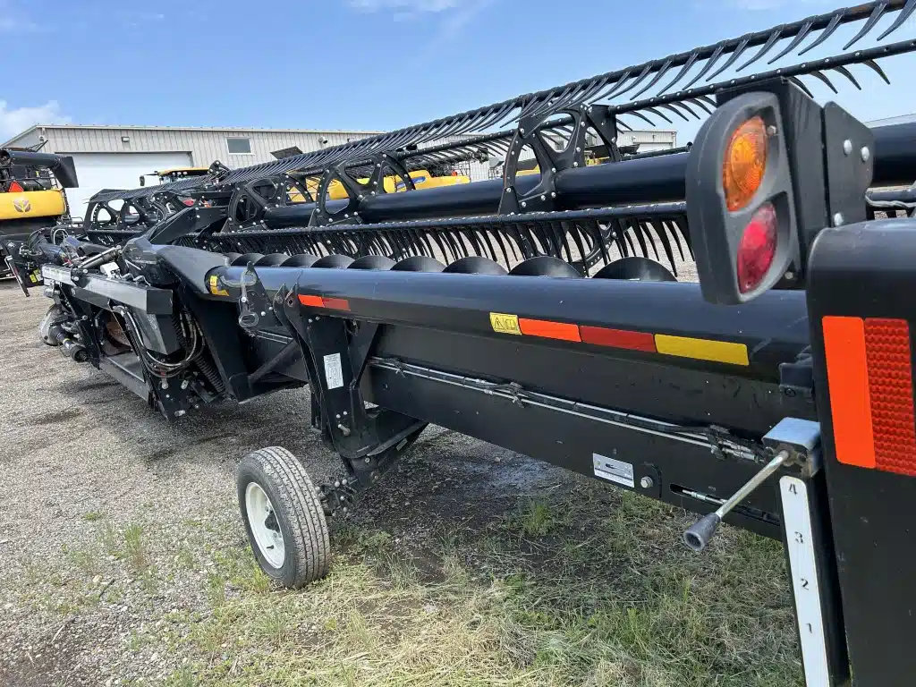 Gallery image 2 for Used 2021 MacDon FD140 Header - Flex Draper