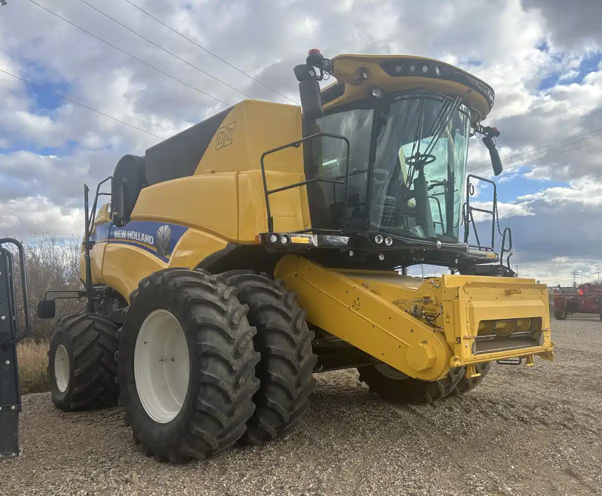 Gallery image 2 for Used 2022 New Holland CX8.80 Combine