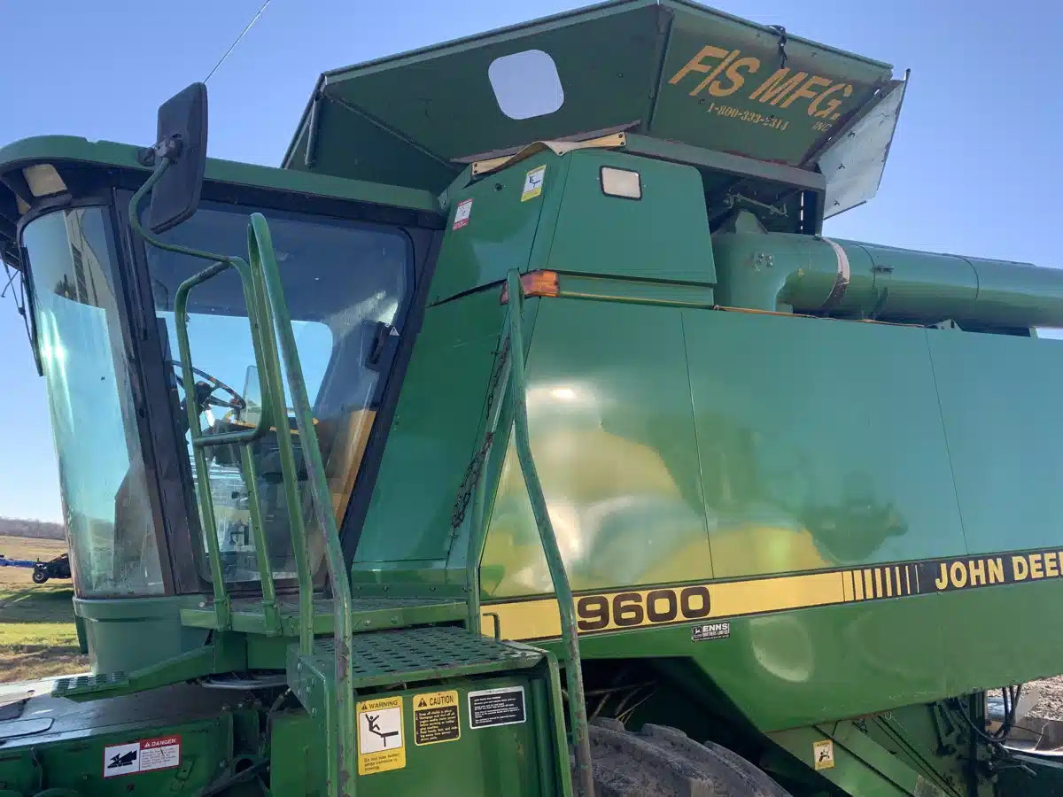 Gallery image 2 for Used 1993 John Deere 9600 Combine