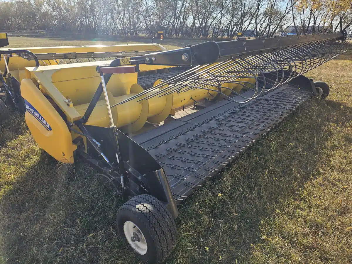 Gallery image 1 for Used 2018 New Holland 790CP Header - Pickup