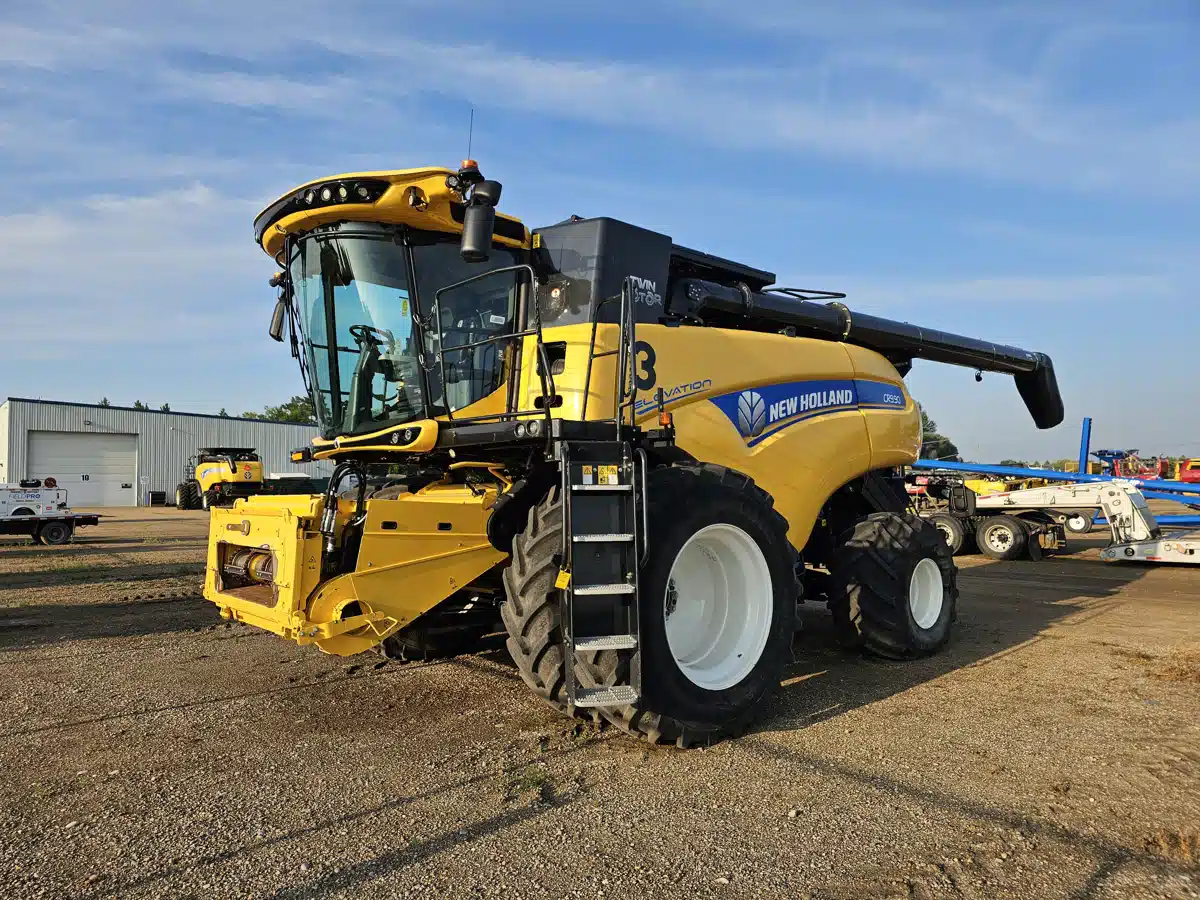 Gallery image 1 for 2017 New Holland CR9.90Z Combine