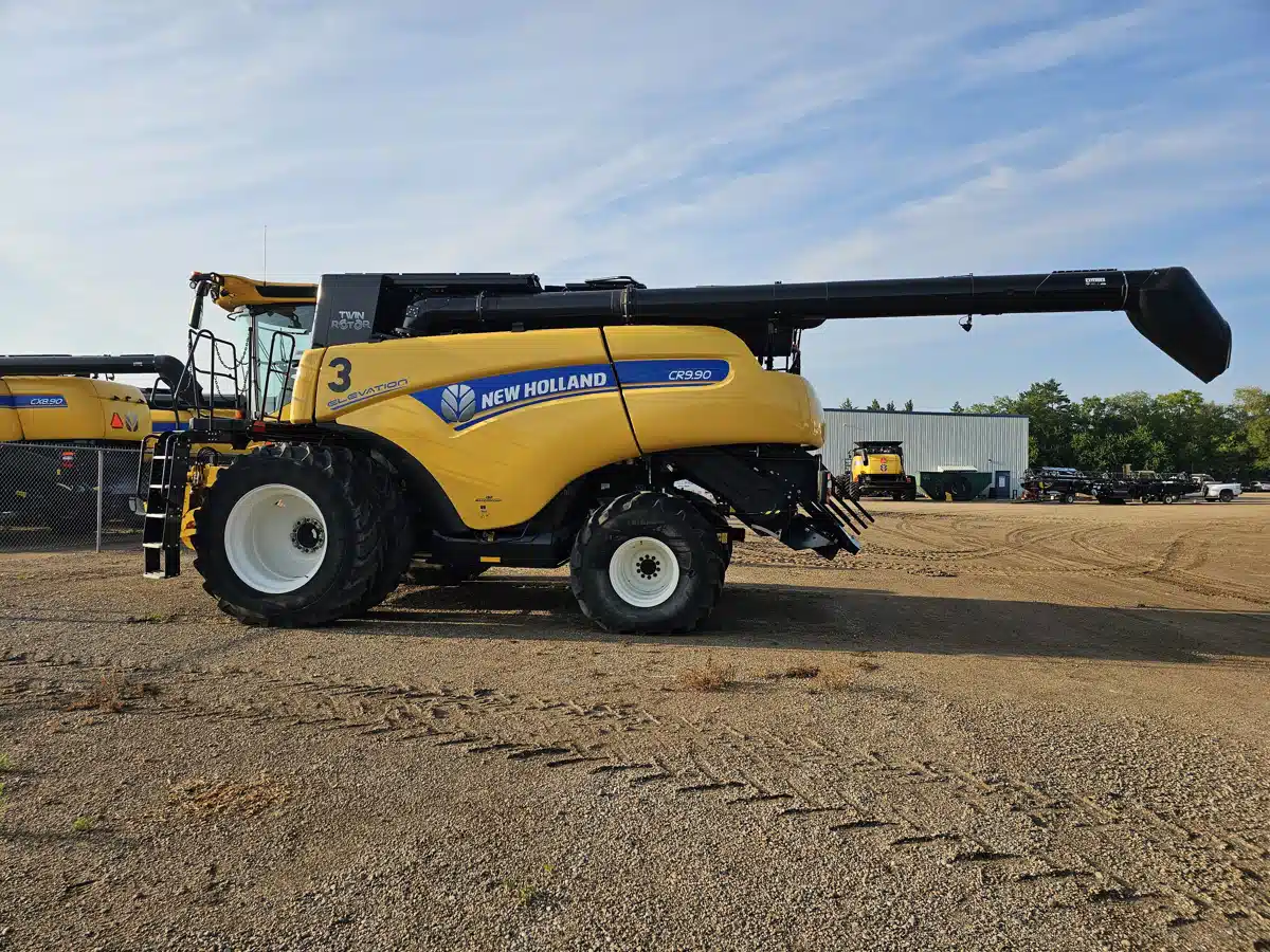 Gallery image 2 for 2017 New Holland CR9.90Z Combine