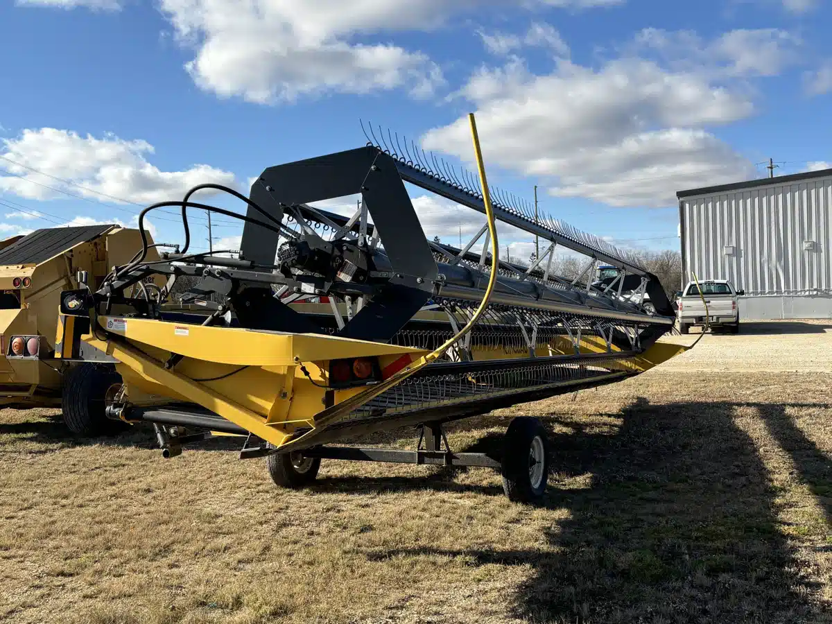 Gallery image 2 for Used 2003 New Holland 94C Header - Draper