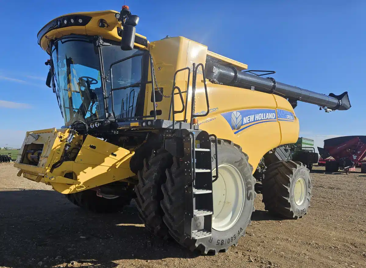 Gallery image 1 for Used 2023 New Holland CR8.90Z Combine