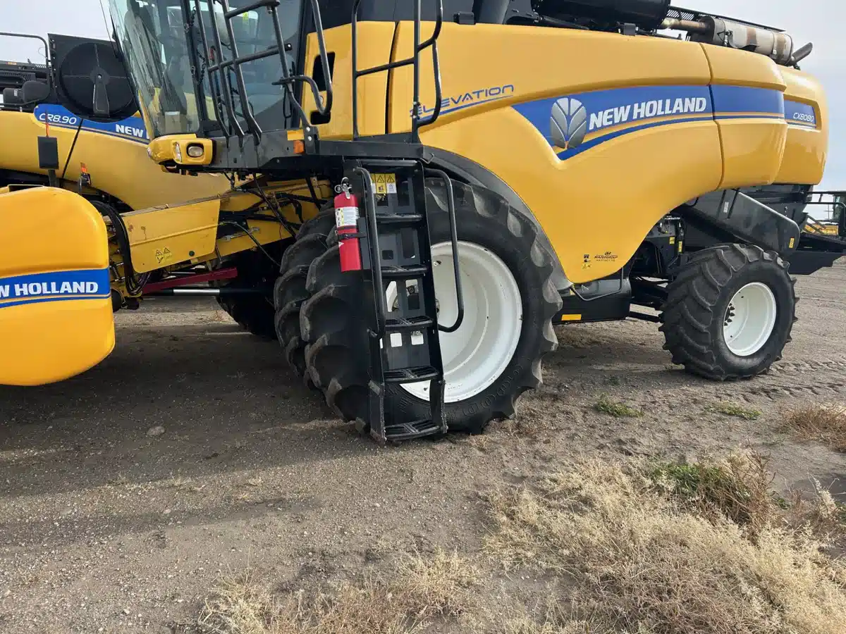 Gallery image 2 for Used 2014 New Holland CX8080 Combine