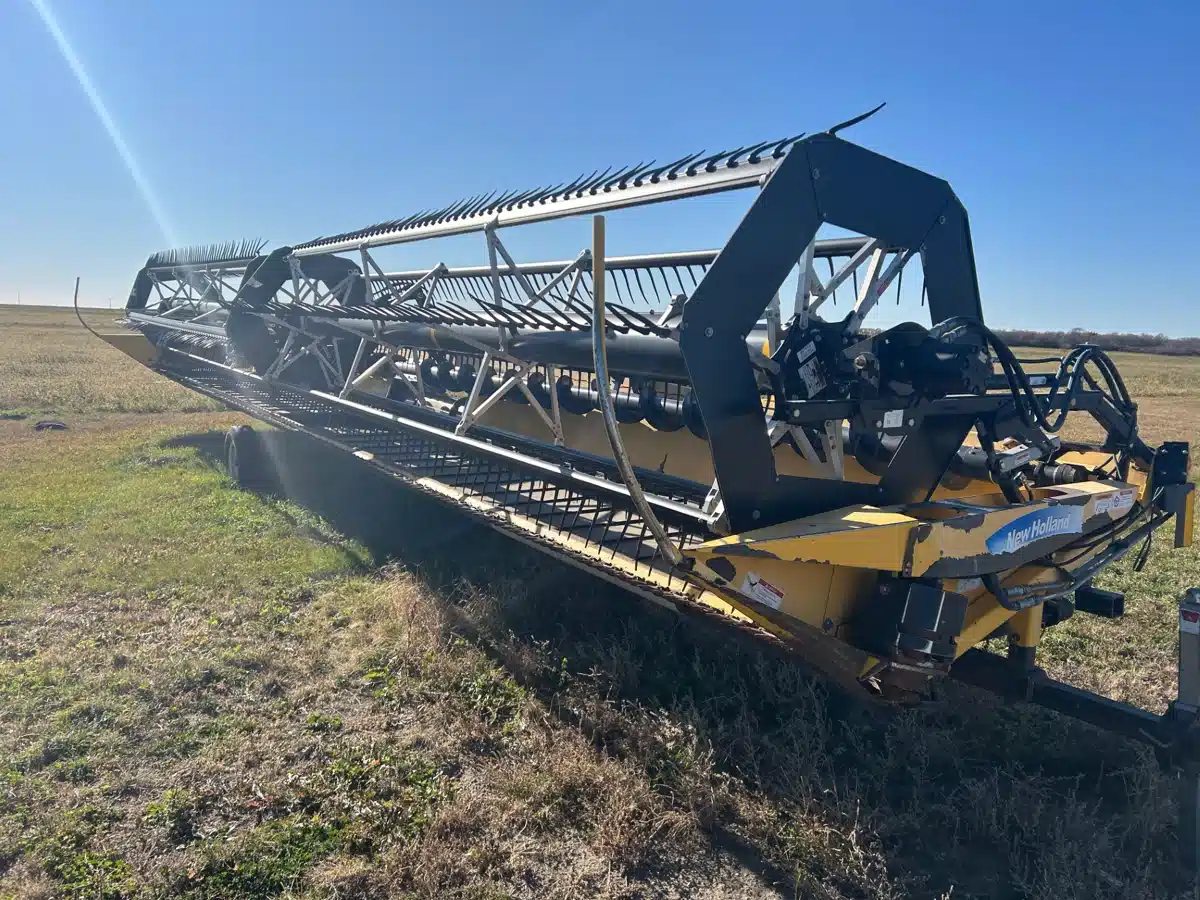 Gallery image 1 for Used 2009 New Holland 94C Header - Draper