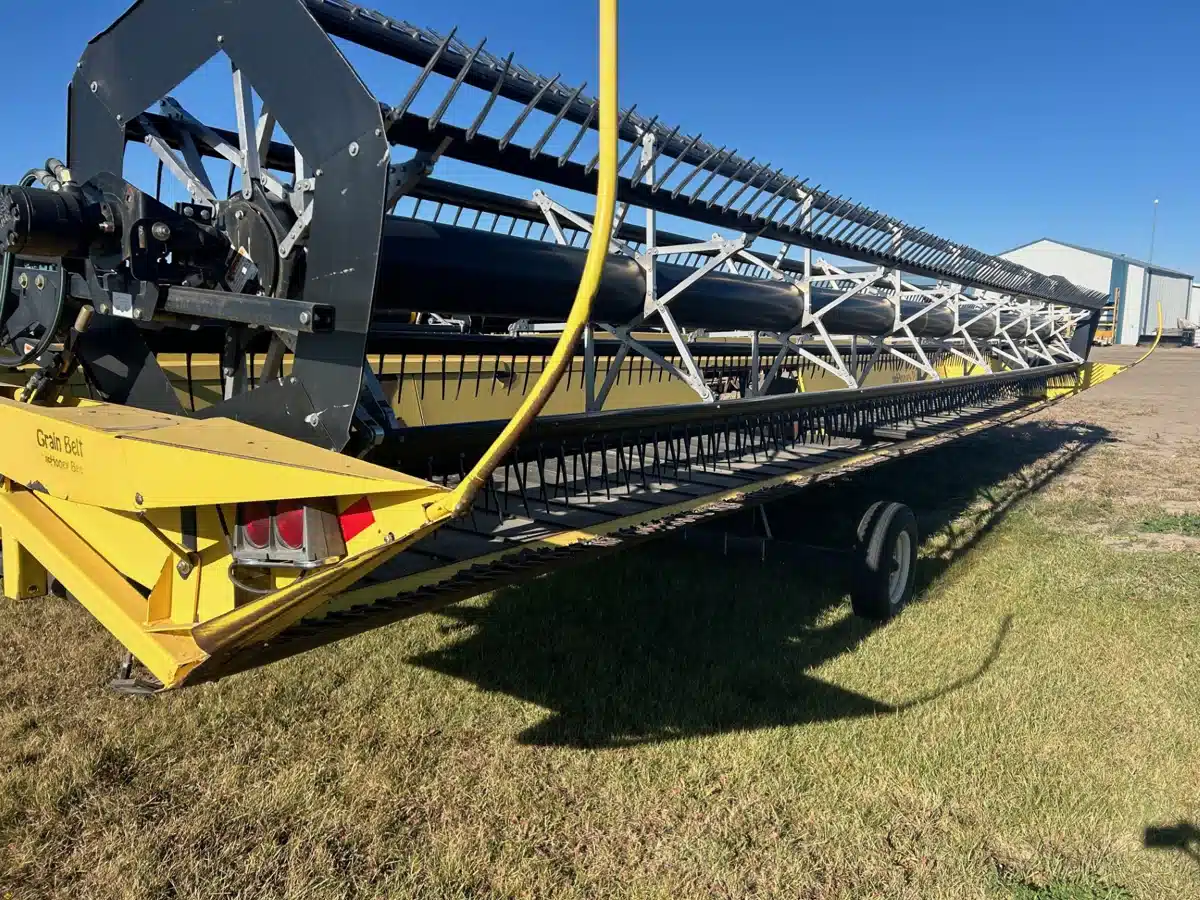 Gallery image 1 for Used 2007 New Holland 94C Header - Draper