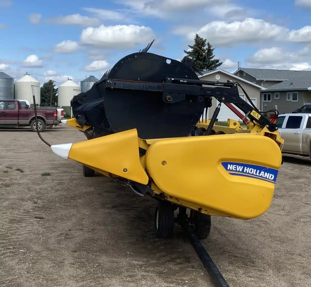 Gallery image 1 for Used 2013 New Holland 880CF Header - Draper