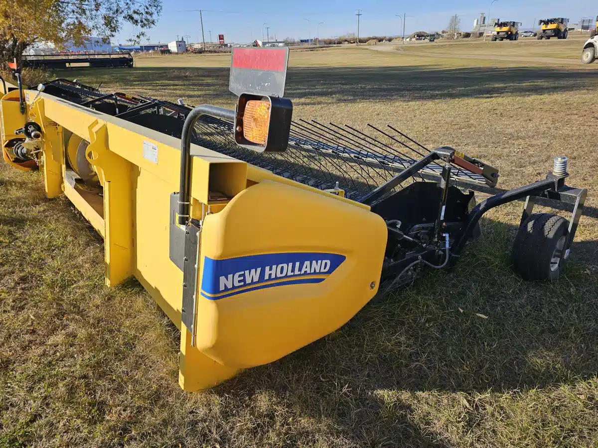 Gallery image 2 for Used 2019 New Holland 790CP Header - Pickup