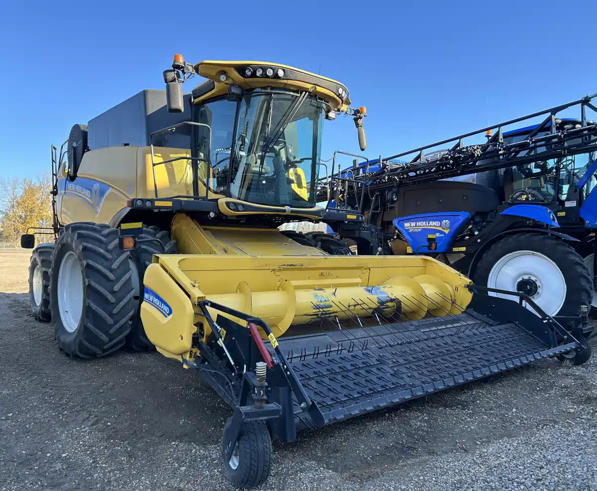 Gallery image 2 for Used 2017 New Holland CX8.80 Combine